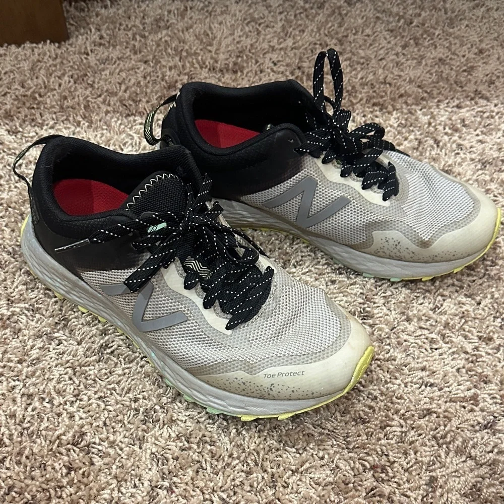 New Balance women Black and Gray Sneakers size 9